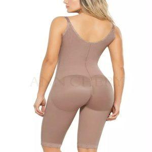 Mặt sau bodysuit Ann Chery 5141 màu cà cao, thiết kế ôm sát cơ thể, tôn dáng vòng 3, dây vai bản to cố định.