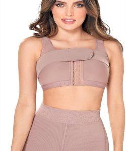 Người mẫu mặc dây đai latex Ann Chery 3013 định hình ngực thẩm mỹ, giúp giữ dáng vòng 1 sau phẫu thuật.