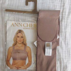 Phụ kiện dây đai latex Ann Chery 3013 chính hãng được đóng gói trong túi treo bảo quản.