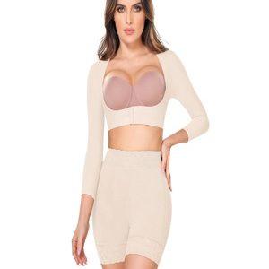 Người mẫu chính diện mặc gen bắp tay Latex Ann Chery 3015 màu nude kết hợp áo ngực, thể hiện rõ thiết kế ôm sát và thon gọn phần tay."
