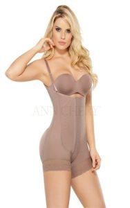 Góc nghiêng bodysuit Latex Ann Chery 5166, cho thấy đường định hình thon gọn và tinh tế. Góc nghiêng bodysuit Latex Ann Chery 5166, cho thấy đường định hình thon gọn và tinh tế.
