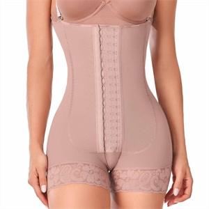 Cận cảnh phần bụng và hông bodysuit Latex Ann Chery 5166 với hàng móc cài định hình. Cận cảnh phần bụng và hông bodysuit Latex Ann Chery 5166 với hàng móc cài định hình.