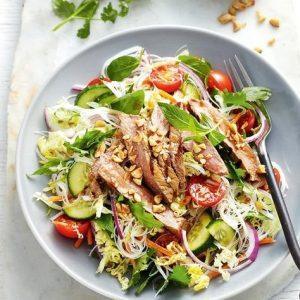 7 CÁCH PHỤC HỒI VÓC DÁNG SAU SINH HIỆU QUẢ VÀ AN TOÀN CHO MẸ BỈM 4 Món salad thịt bò tươi ngon với rau củ giàu chất xơ – lựa chọn lý tưởng cho chế độ ăn giảm cân sau sinh.