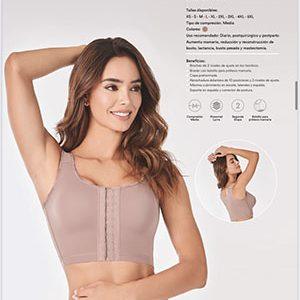 Người mẫu mặc áo định hình ngực sau nâng ngực Ann Chery 5150 màu nâu da, mặt trước, tạo dáng tươi tắn.