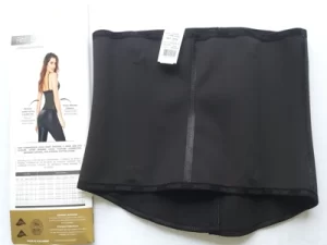 Cận cảnh đai nịt bụng Ann Chery 2026 màu đen với móc cài chắc chắn và tem nhãn chính hãng vì sao nên chọn đồ lót định hình ann chery